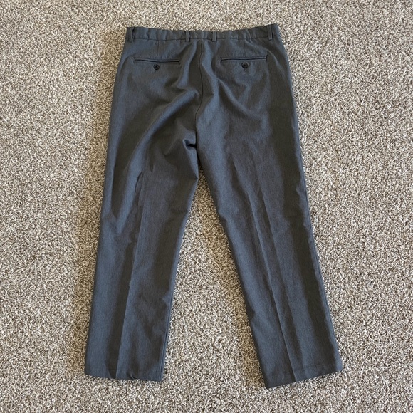 Like New Greg Norman Business Slacks Size 38x30 - Picture 3 of 4